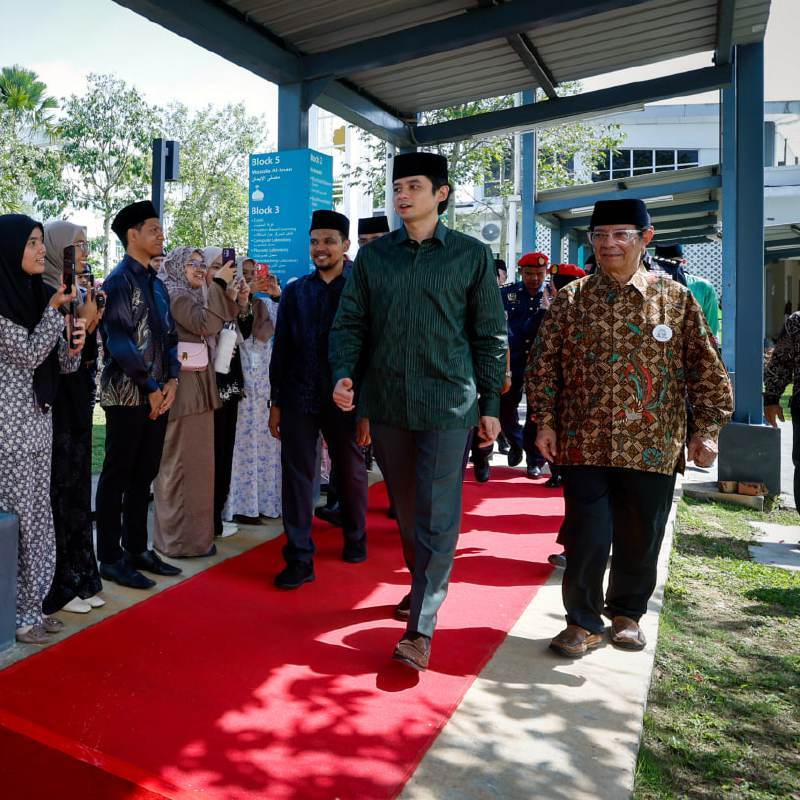 Tengku Mahkota Pahang Berkenan Rasmi Kuliyyah Pelancongan Mampan Dan Bahasa Kontemporari UIAM