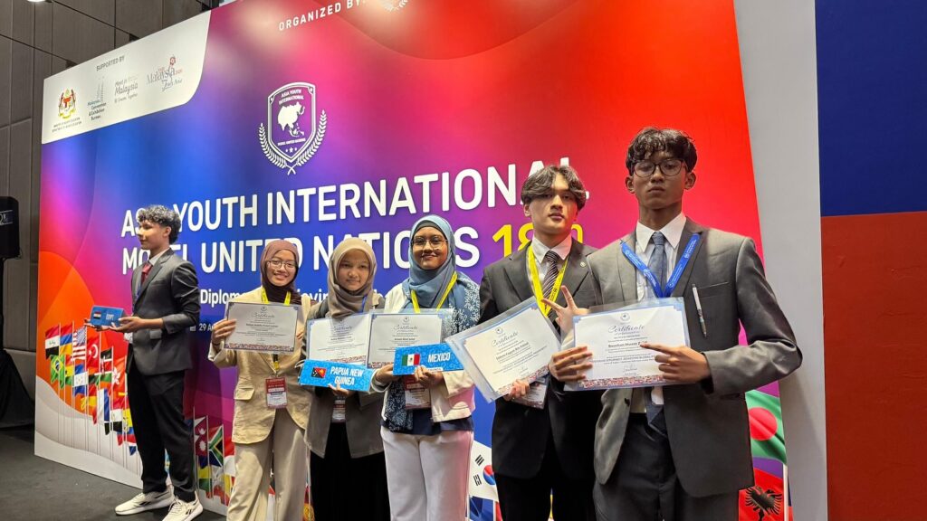 Pelajar IISM Secondary sertai AYIMUN 2025 di Kuala Lumpur, asah kepimpinan, komunikasi dan pemikiran global.